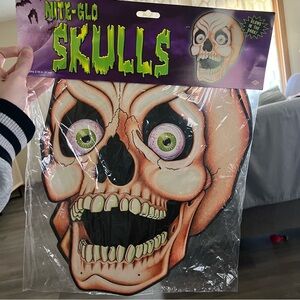 NWT Beistle Halloween Skull Glow in the Dark Die Cut